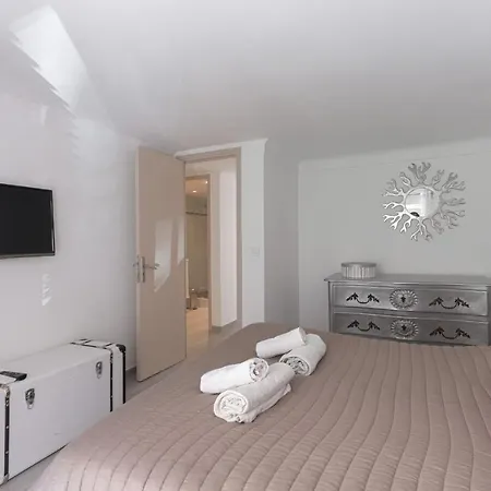 Apartman Duplex Saint-henry By Halldis